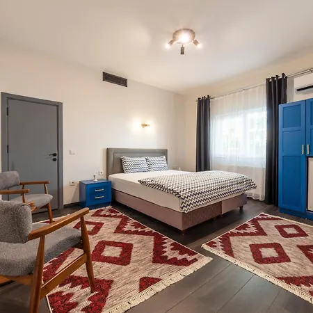 Hexa Aparthotel *